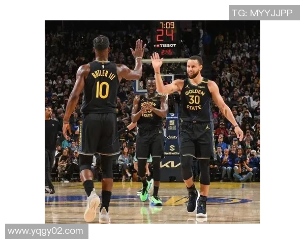 2017年NBA季后赛首场对决勇士与马刺精彩回顾与分析